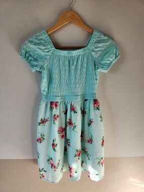 NEW Girls The Children's Place Blue Floral Smocked Dress Large (10-12)